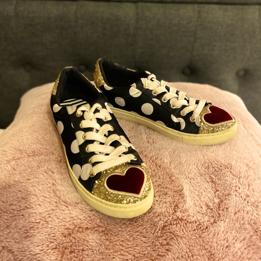 Betsey Johnson size 6 sneakers